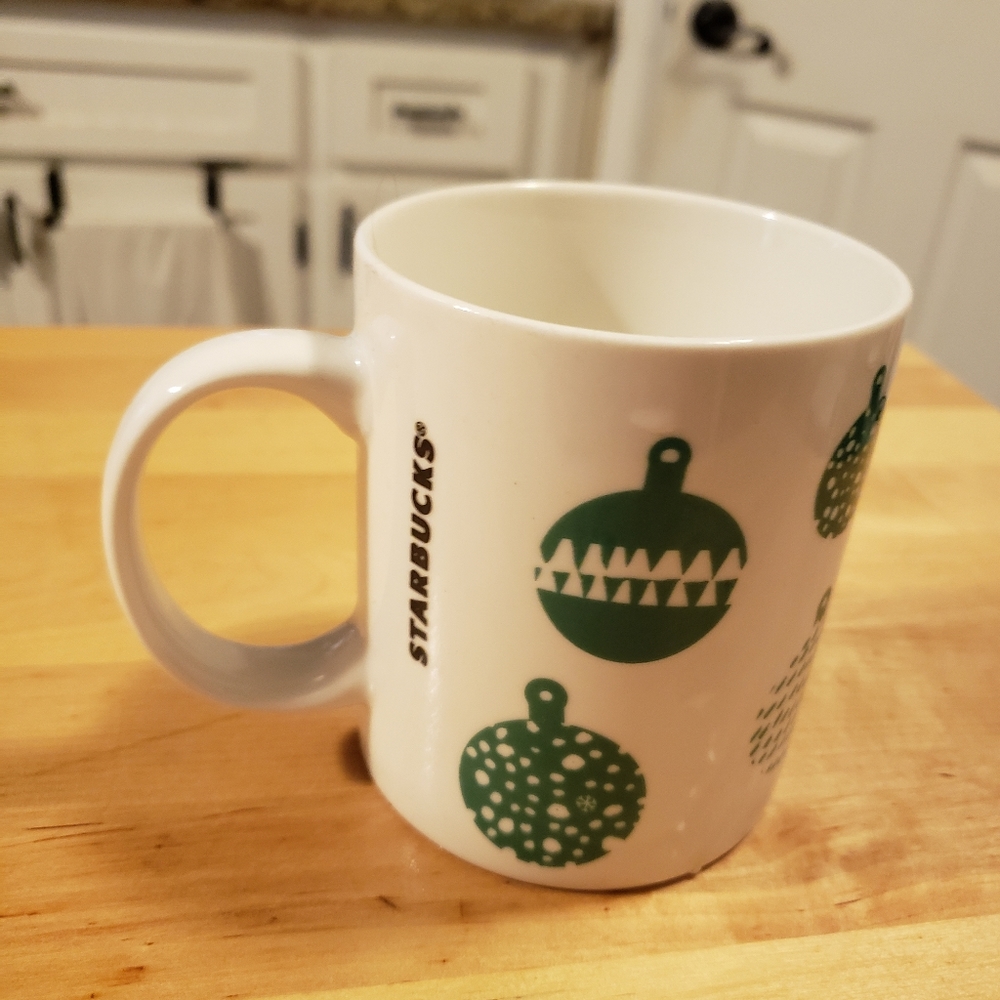 2016 Starbucks Holiday Season Green Balls 12fl Coffee Mug